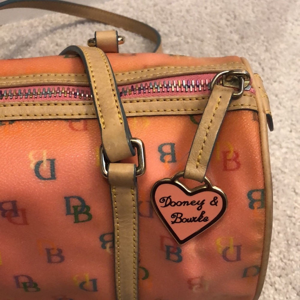 Pink Dooney & Burke hand bag. Used condition. - Picture 2 of 8